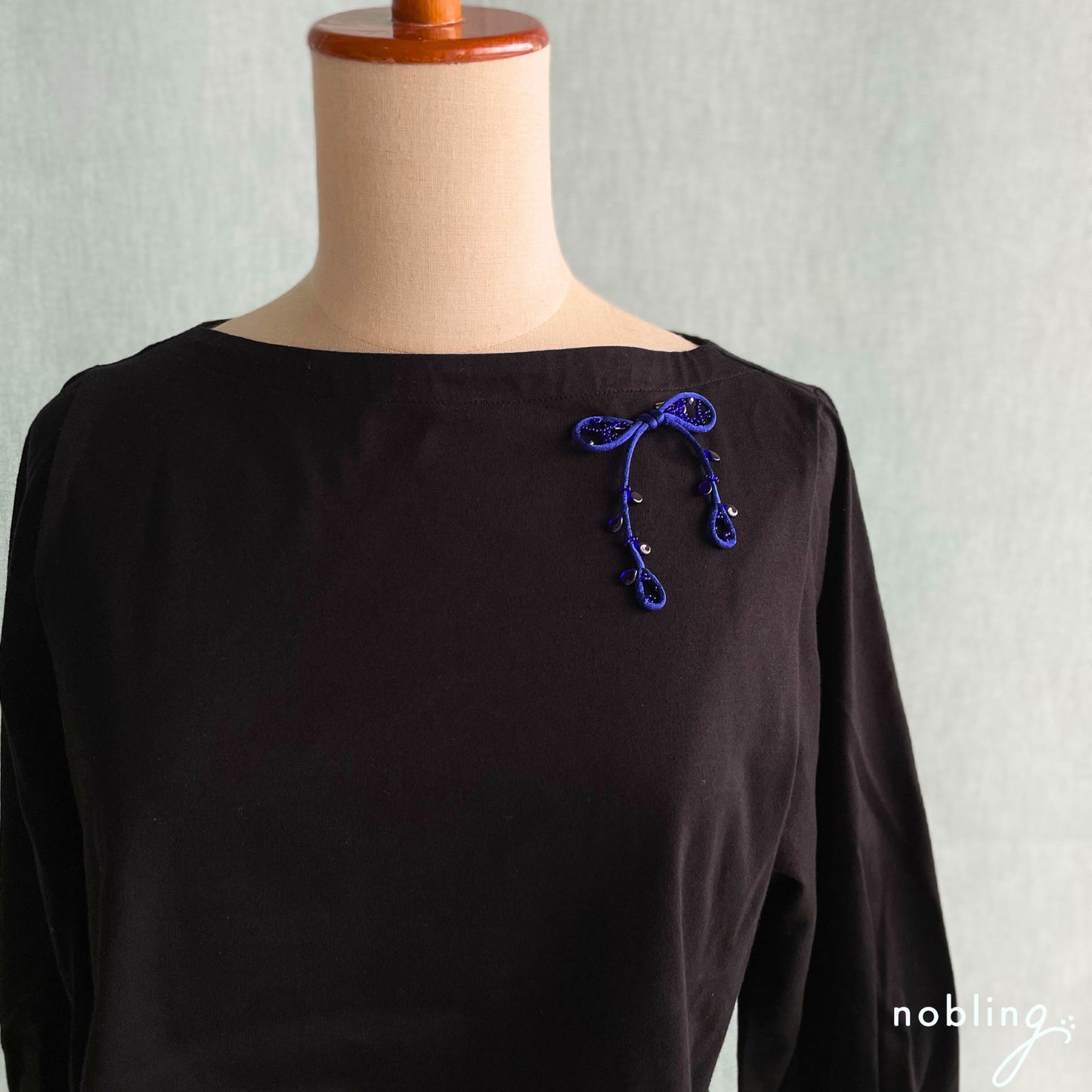 Ribbon brooch 【Dark blue】