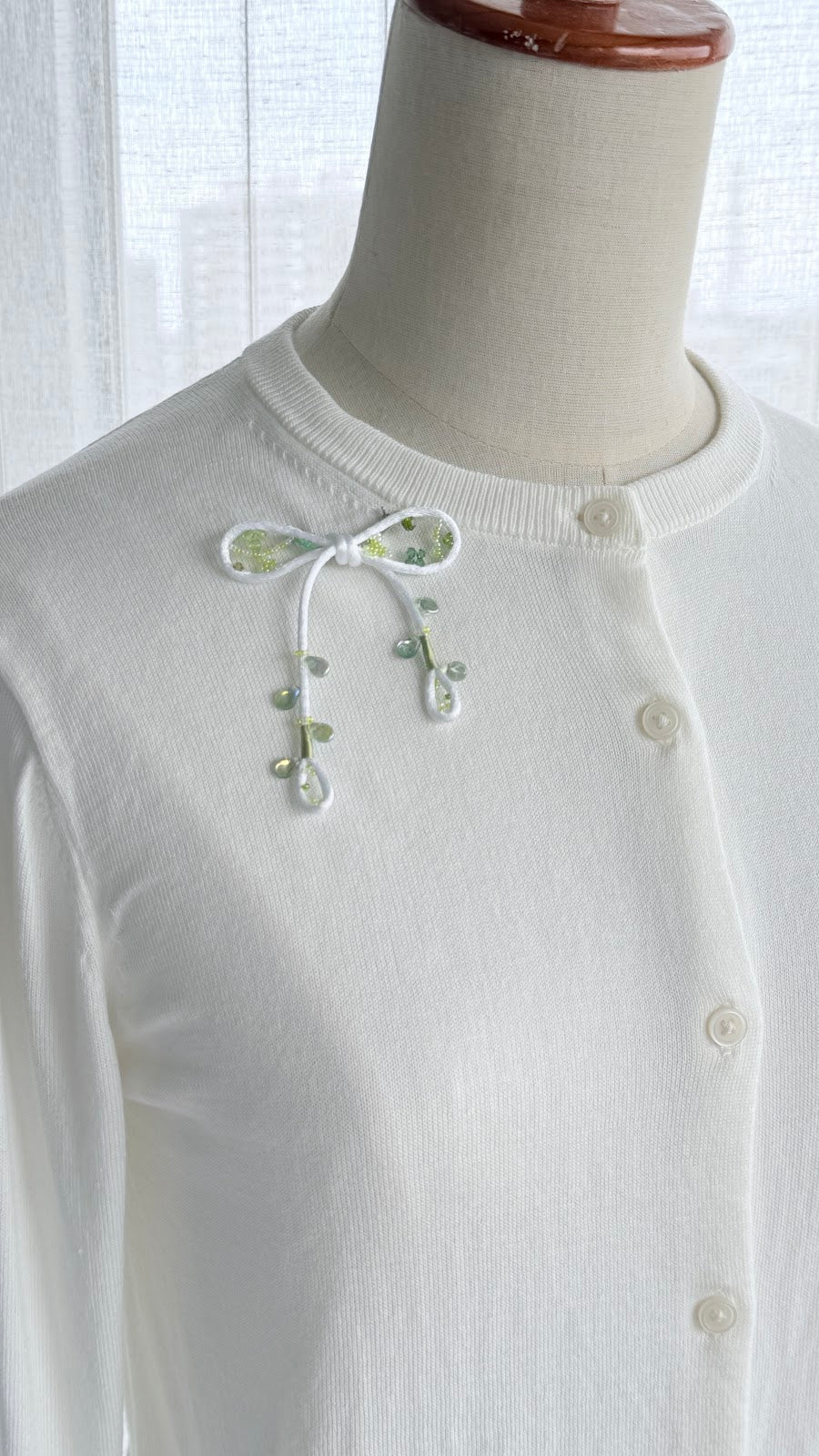 White Ribbon Brooch with Beads, Statement Bow Pin for Jacket or Dress, Handmade Japanese Jewelry 【Oikawa White】