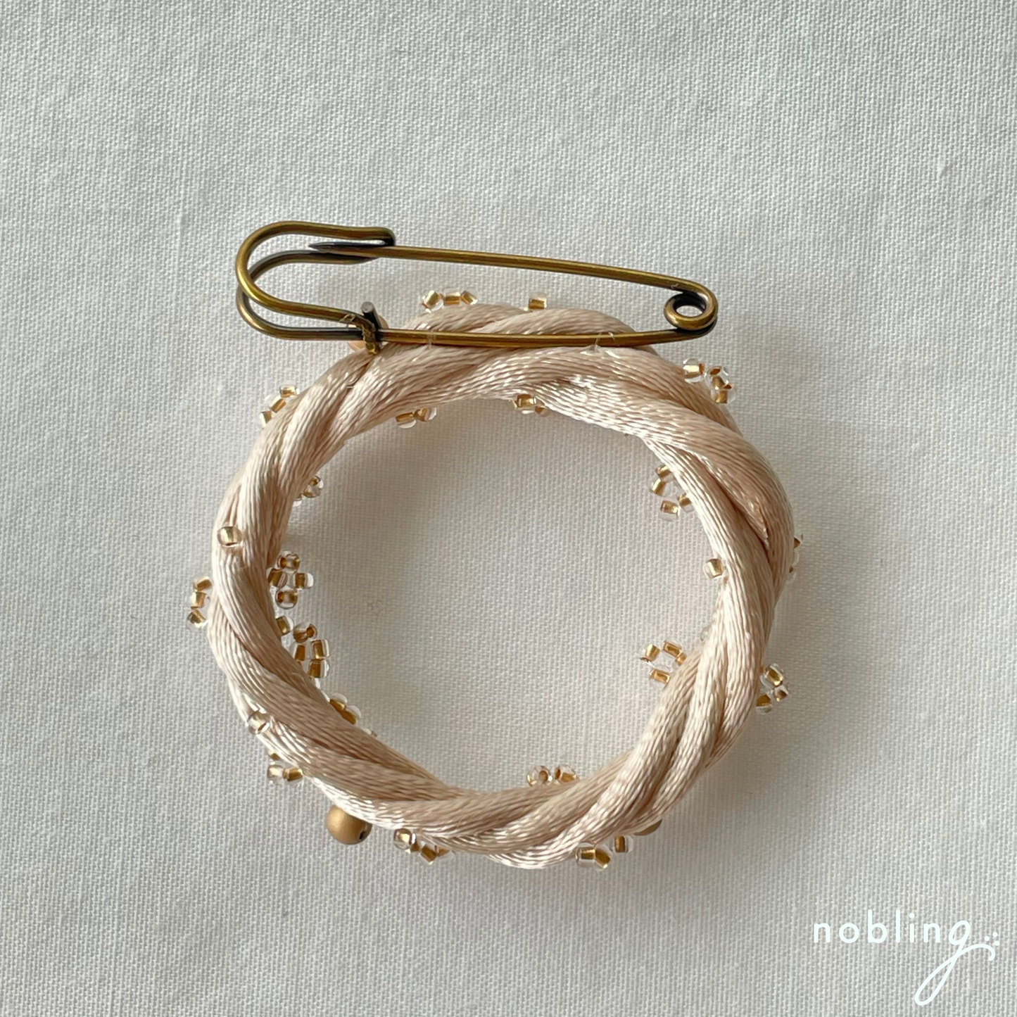 Simple wreath brooch 【Ivory】