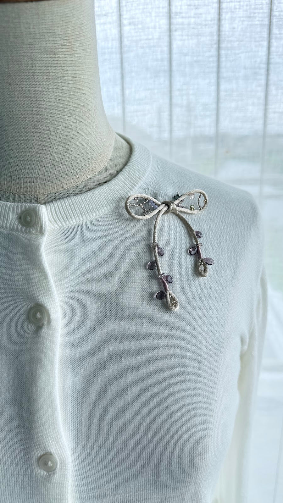 Ivory Ribbon Brooch with Beads, Statement Bow Pin for Jacket or Dress, Handmade Japanese Jewelry 【Oikawa Ivory】