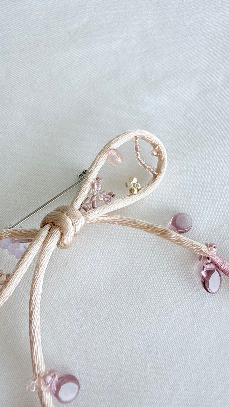 Ivory Ribbon Brooch with Beads, Statement Bow Pin for Jacket or Dress, Handmade Japanese Jewelry 【Oikawa Ivory】