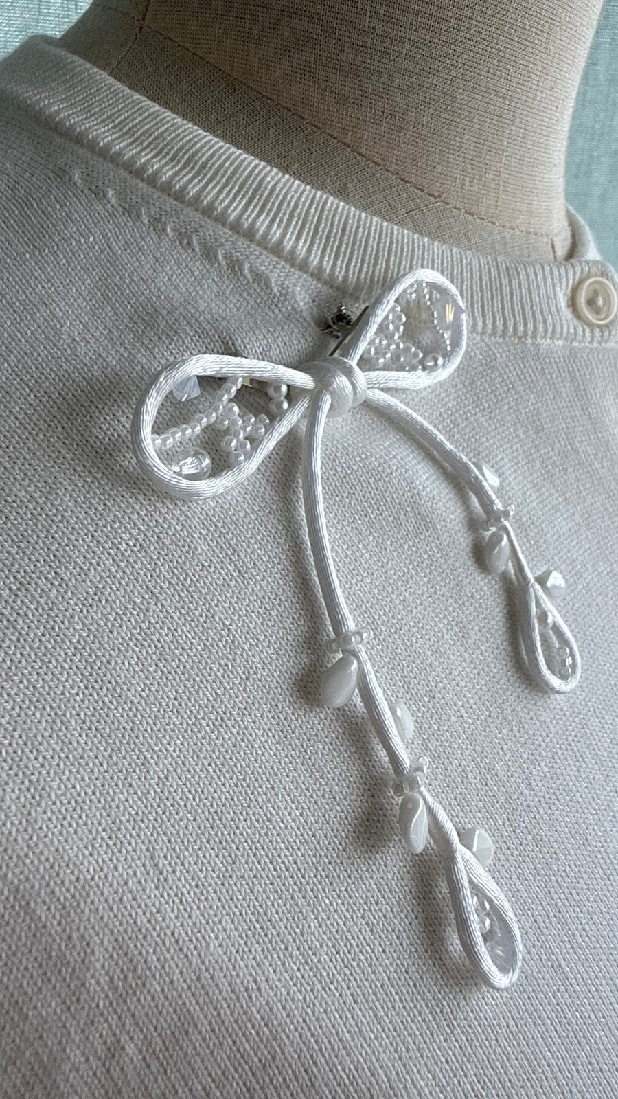 White Ribbon Brooch with Beads, Statement Bow Pin for Jacket or Dress, Handmade Japanese Jewelry 【Doi White】