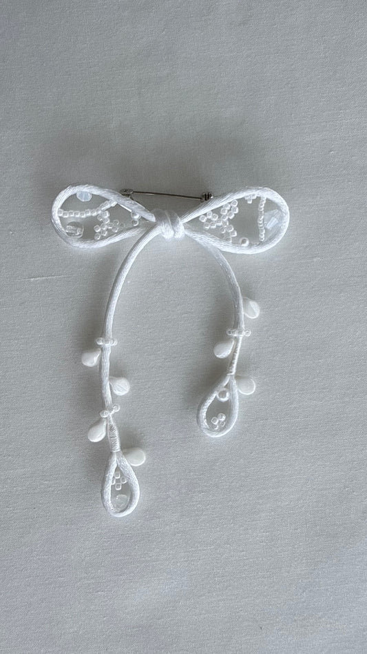 White Ribbon Brooch with Beads, Statement Bow Pin for Jacket or Dress, Handmade Japanese Jewelry 【Doi White】