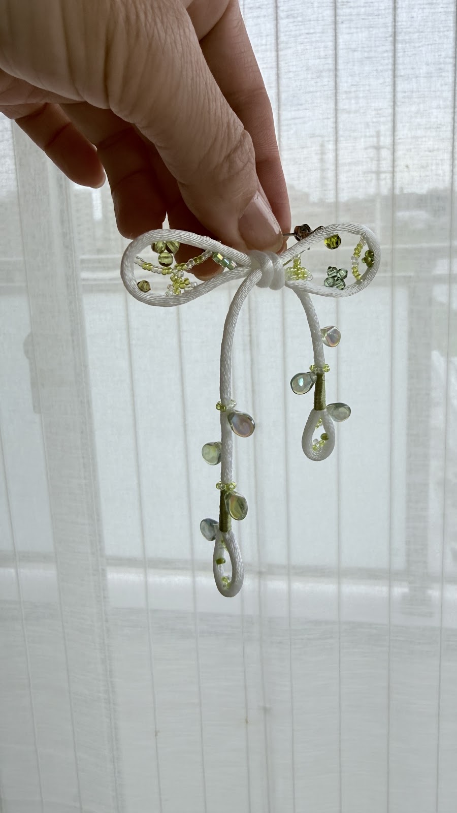 White Ribbon Brooch with Beads, Statement Bow Pin for Jacket or Dress, Handmade Japanese Jewelry 【Oikawa White】