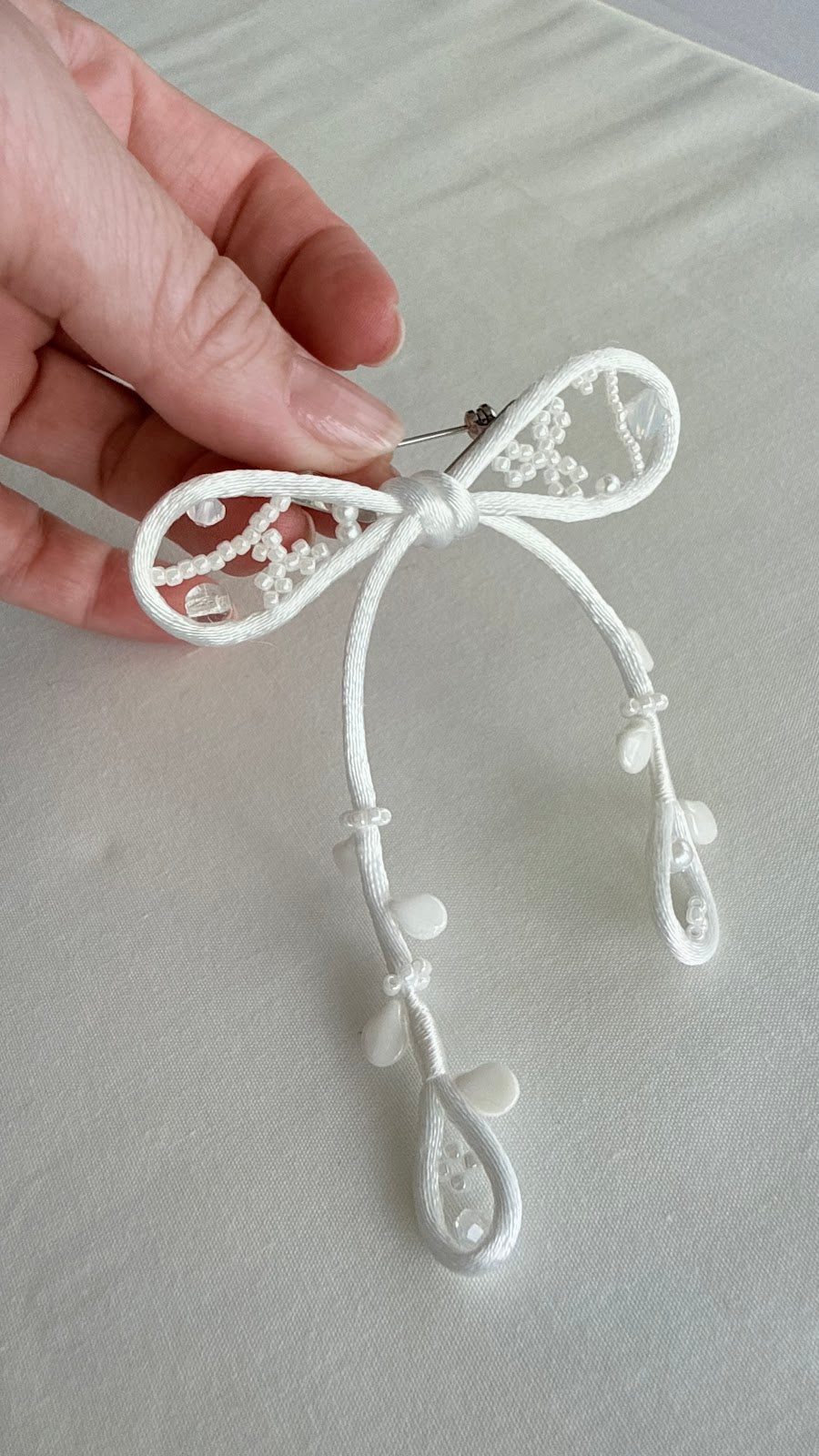 White Ribbon Brooch with Beads, Statement Bow Pin for Jacket or Dress, Handmade Japanese Jewelry 【Doi White】