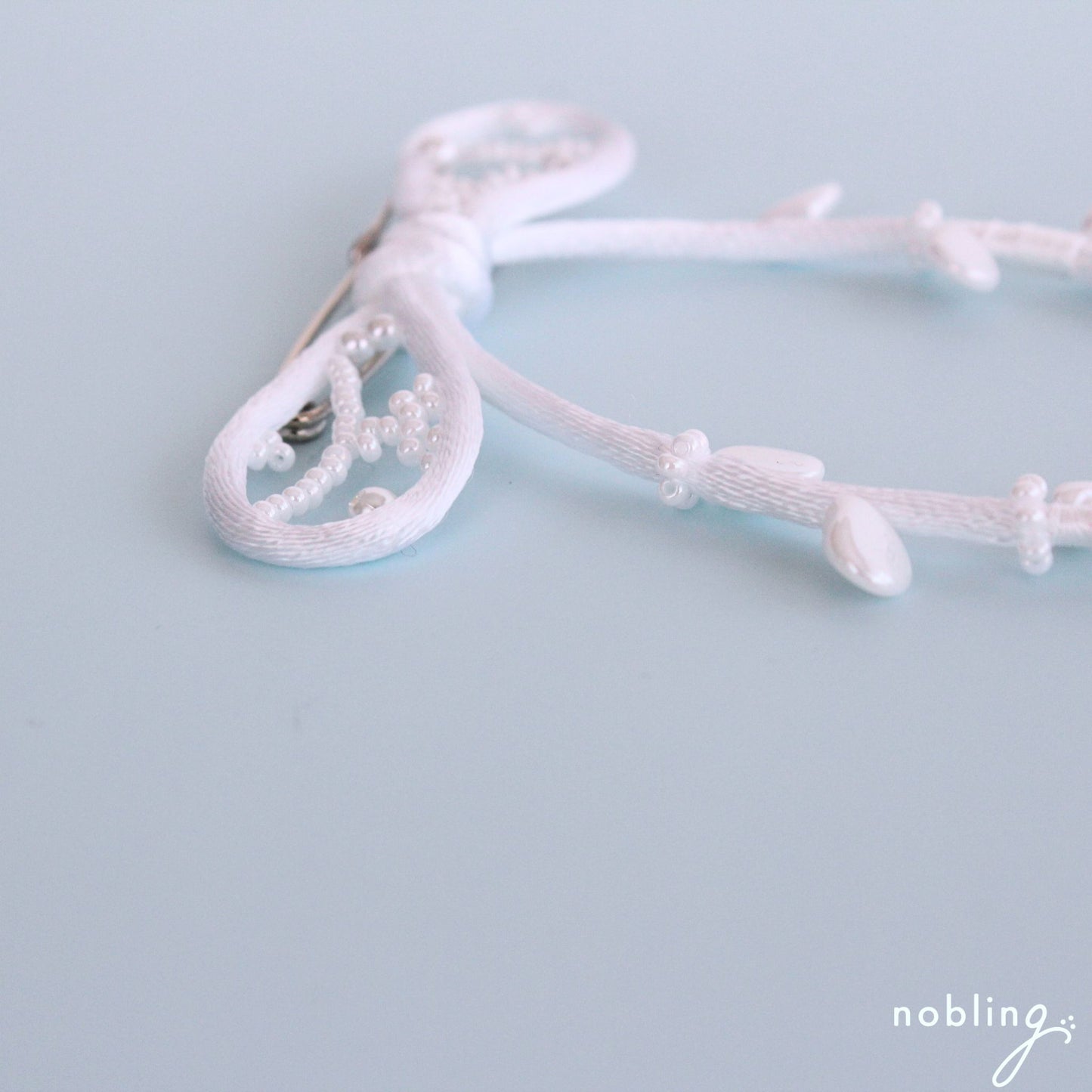 Ribbon brooch　【pure white】