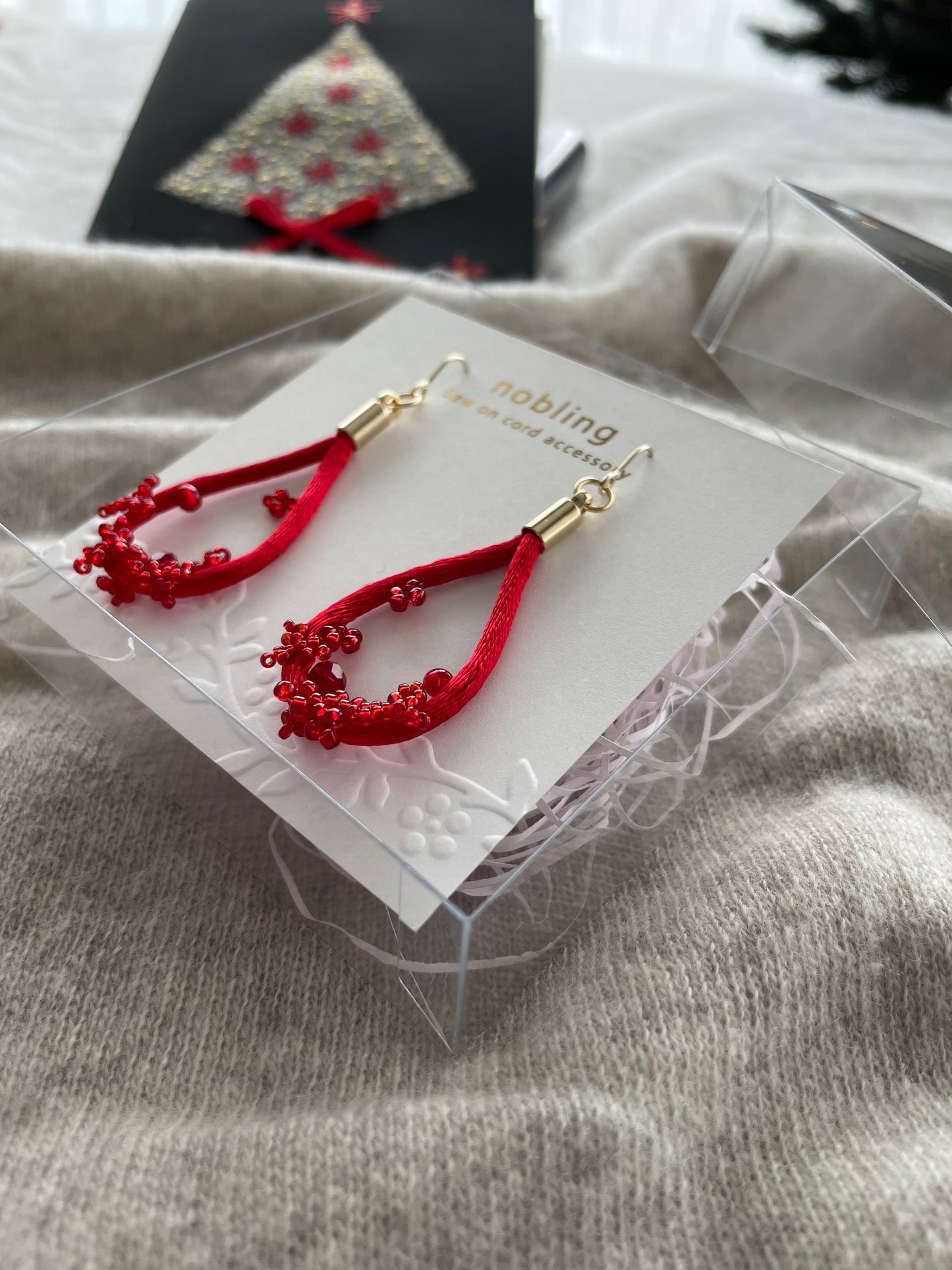 Earring in the shape of a drop【red】